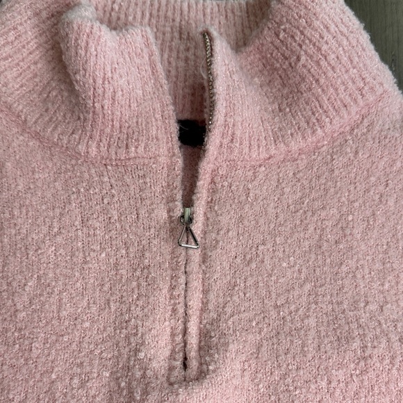 Elegant Pink Turtleneck Sweater - Picture 3 of 4